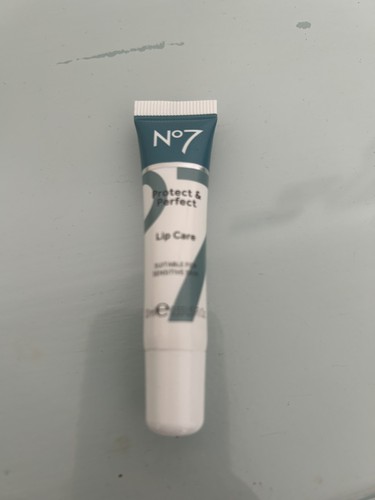 Boots no7 protect and - boots,