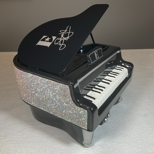 Elton john grand - piano, candle