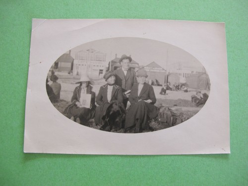 Henley beach scene shop - scene, fronts