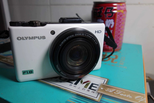 Olympus white digital - xz-1,