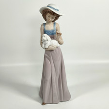 Nao by Lladro 'Pampered