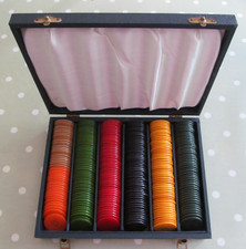 SET OF VINTAGE GAMING COUNTERS / POKER CHIPS IN A FITTED CASE