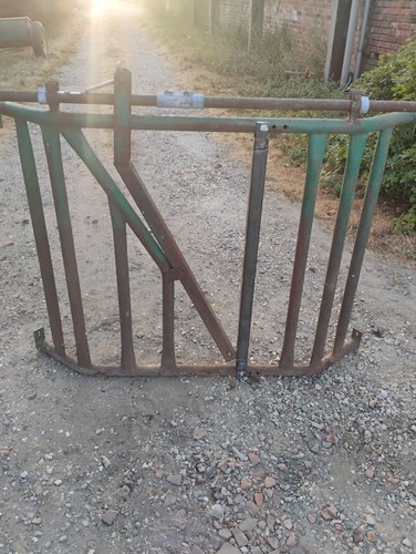 Cattle head yoke barrier gate - head,