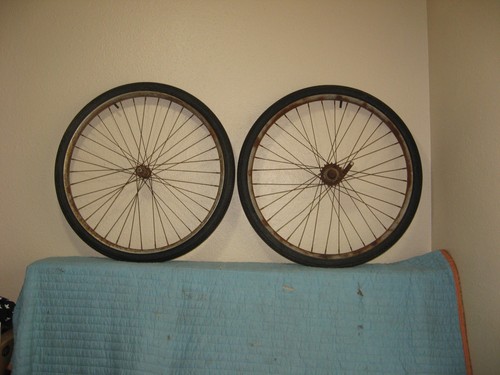 Vintage bike wheels - vintage, tires