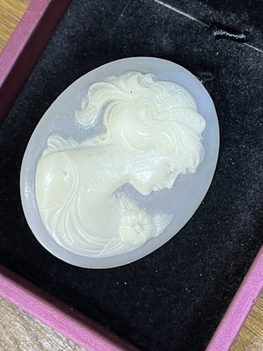 Vintage resin cameo - vintage, brooch