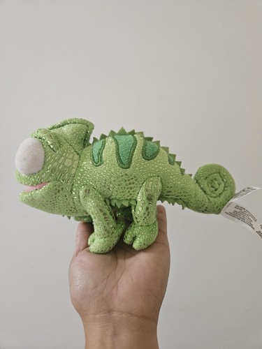 Disney store tangled pascal - store,