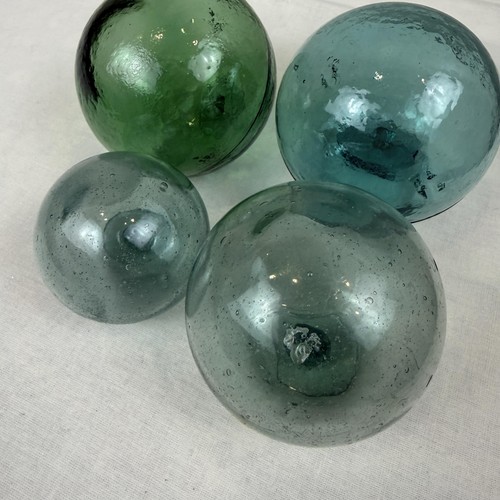 Set hand blown - hand, glass