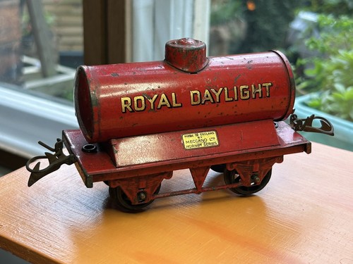 Hornby gauge red tank wagon - o,