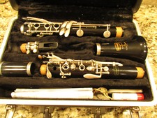 BUNDY CLARINET & CASE NEW