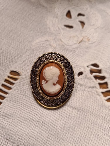 Vintage filigree cameo - cameo, brooch