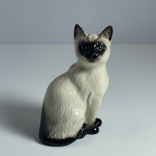Vintage royal doulton sitting - royal,
