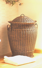 wicker laundry basket / Dome