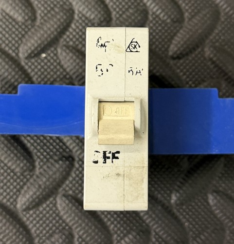 Wylex type push plug in - 6a, b