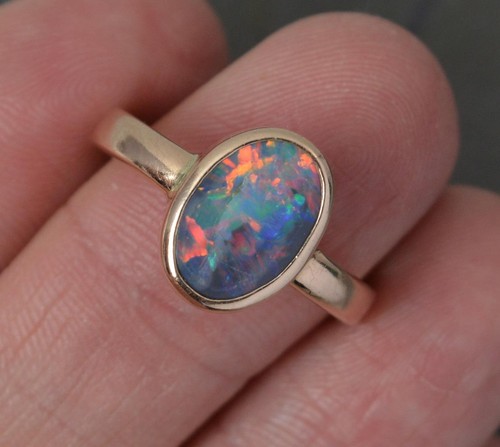 Natural black opal and 9ct - black,