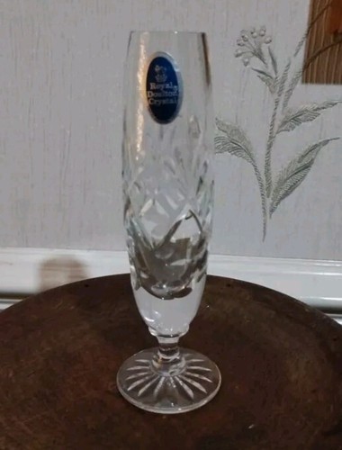 Cut glass crystal bud vase - ,