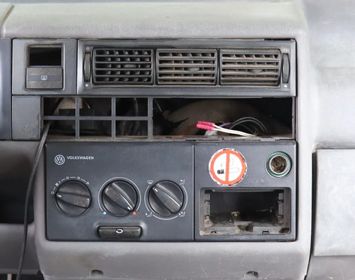 Frame around ashtray - t4,