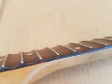 STR*T NECK - SCALLOPED - RELIC