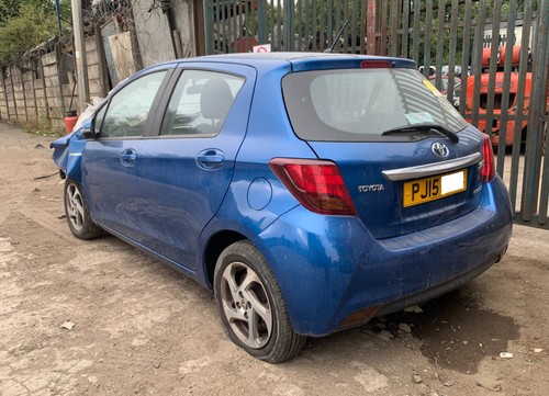 Toyota yaris hybrid 2014 - toyota,