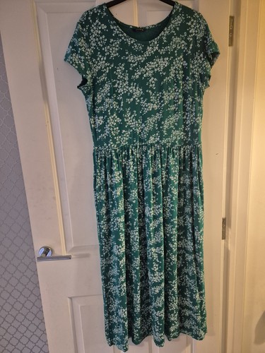 Roman green ditsy - green, gathered