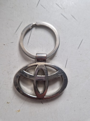 Metal toyota keyring - toyota,