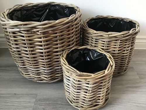 Round planters baskets - /,