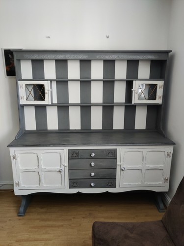 Shabby chic dresser