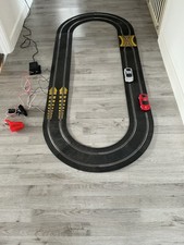 SCALEXTRIC BOXED SET. 2 NICE FERRARI CARS. ALL TESTED AND IN GOOD WORKING ORDER