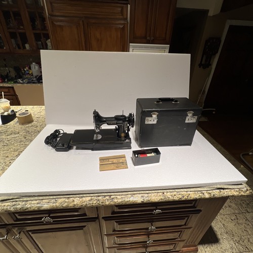 Singer 221 featherweight - 221,