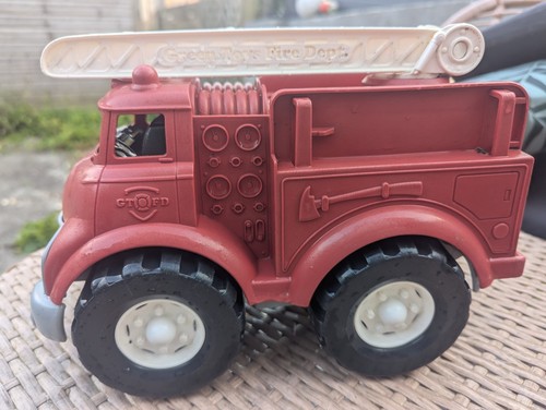 100 recycled green toys fire - 100%,