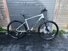 Giant Roam 3 Disc Hybrid Bike