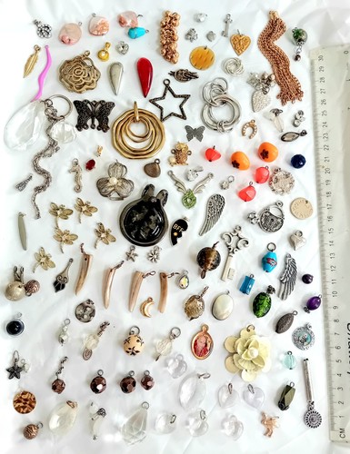 Job lot assorted - lot, charms