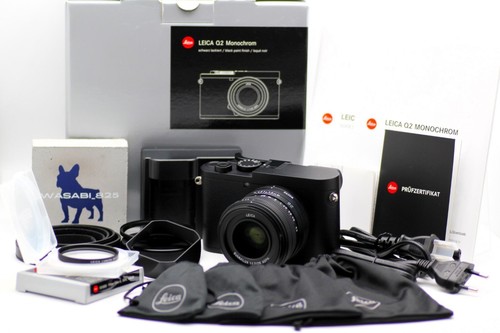 Almost unused leica q2 - [almost,
