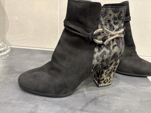 New size moda - in, pelle