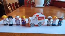 ELC Happyland Ambulance, 2 Patients, 3 Doctors & 2 Nurses bundle