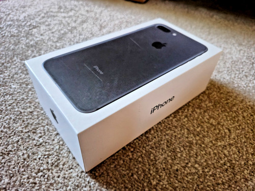 Apple iphone plus 128gb - 7,