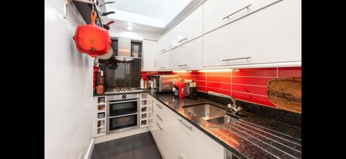 Full kitchen including - , granite