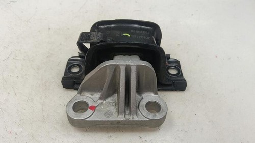 13371838 transmission brackets