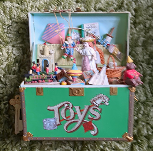 Enesco treasure chest toys - chest, of