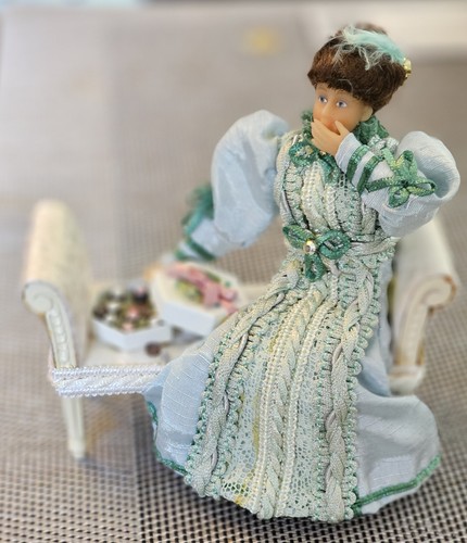 Beautiful victorian lady - 1/12,