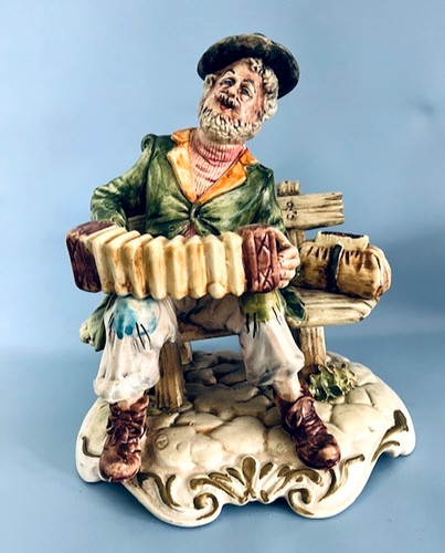 Large capodimonte tramp - tramp, on