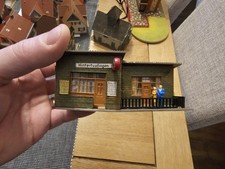 Faller 91 Ho Small Station Building With Passengers