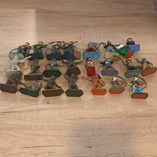 Vintage mixed soldiers - mixed, lone