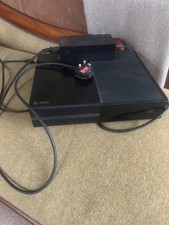 xbox one - 500gb w/ 2
