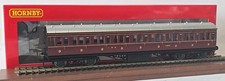 Hornby R4657 Stanier 57' Suburban Third Class Coach 11693 in LMS Crimson Livery