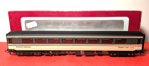 Dapol mk2 2nd class coach - mk2, br