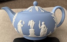 VINTAGE 1958 WEDGWOOD JASPERWARE BLUE and WHITE TEAPOT