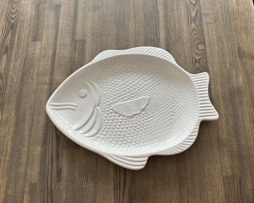 White ceramic fish serving - white,