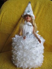 HAND KNITTED BLOND WHITE  CHRISTMAS TREE DOLL TOILET ROLL COVER WITH GIFT BOX