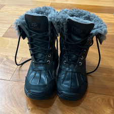 UGG Women's Boots S/N 1906
