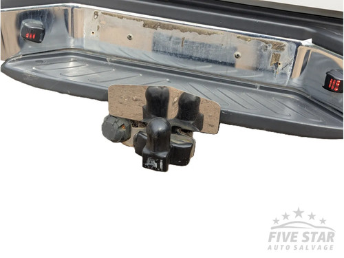 Nissan navara tow bar - nissan, 2013